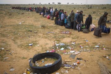 tunisia-libya-border-refugees-2011-04-16