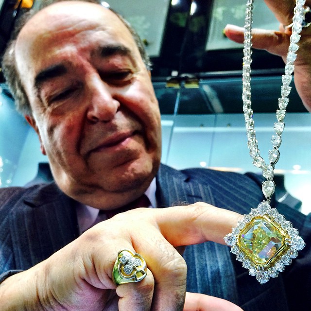 In old #Dubai, Iranian jeweler Abbas Mozafarian admires his "baby" - a diamond necklace he designed with a 67-carat yellow diamond centerpiece.  Sale price? Just around $50 million. #UAE #Iran #art #jewels