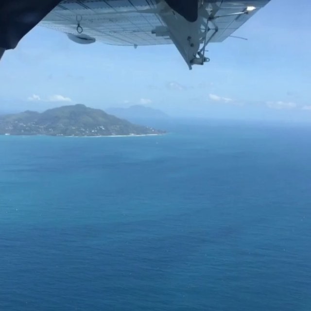 Last 5 minutes of a flight from Praslin to Mahé hyperlapsed to 15 seconds. #Seychelles #praslin #mahe #island #travel #hyperlapse