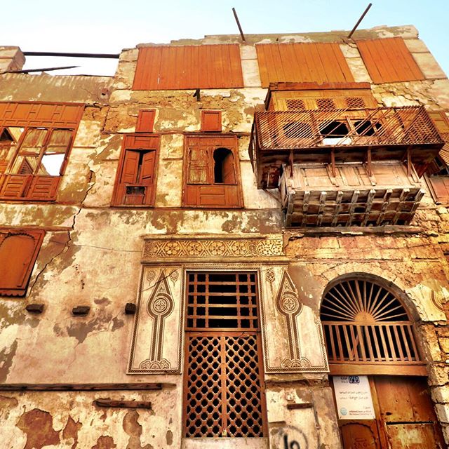 Looking up on the streets of old Jeddah. #jeddah #saudiarabia #potd #latergram