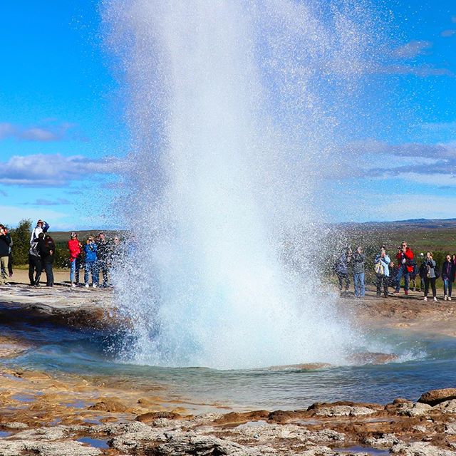 Geyser in the very town that all other hot springs derive their name from. Actually, this one is called Strokkur. #iceland #geyser #geysir #ig_iceland #mystopover #nature #naturephotography