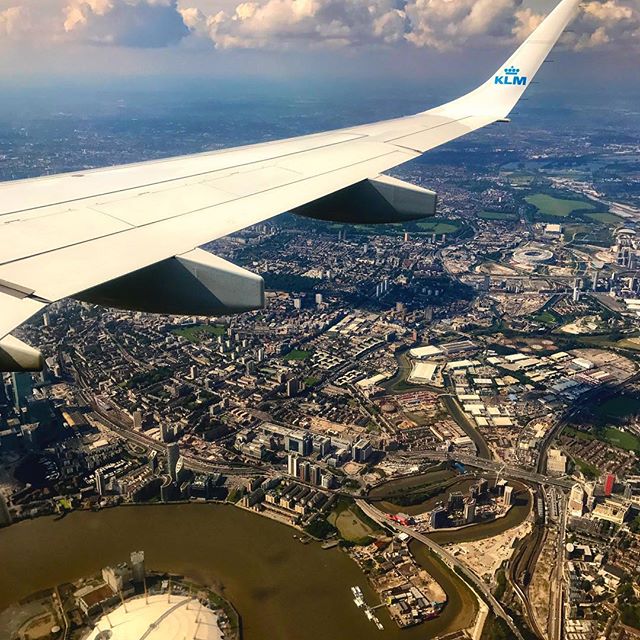 Is there a more scenic city view on final approach than LHR on a clear day?